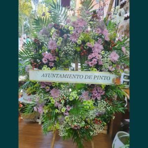 Corona difunto de flores variadas