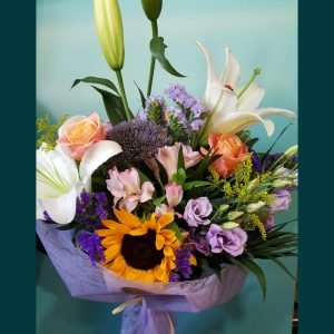 Ramo de flores variadas con rosas